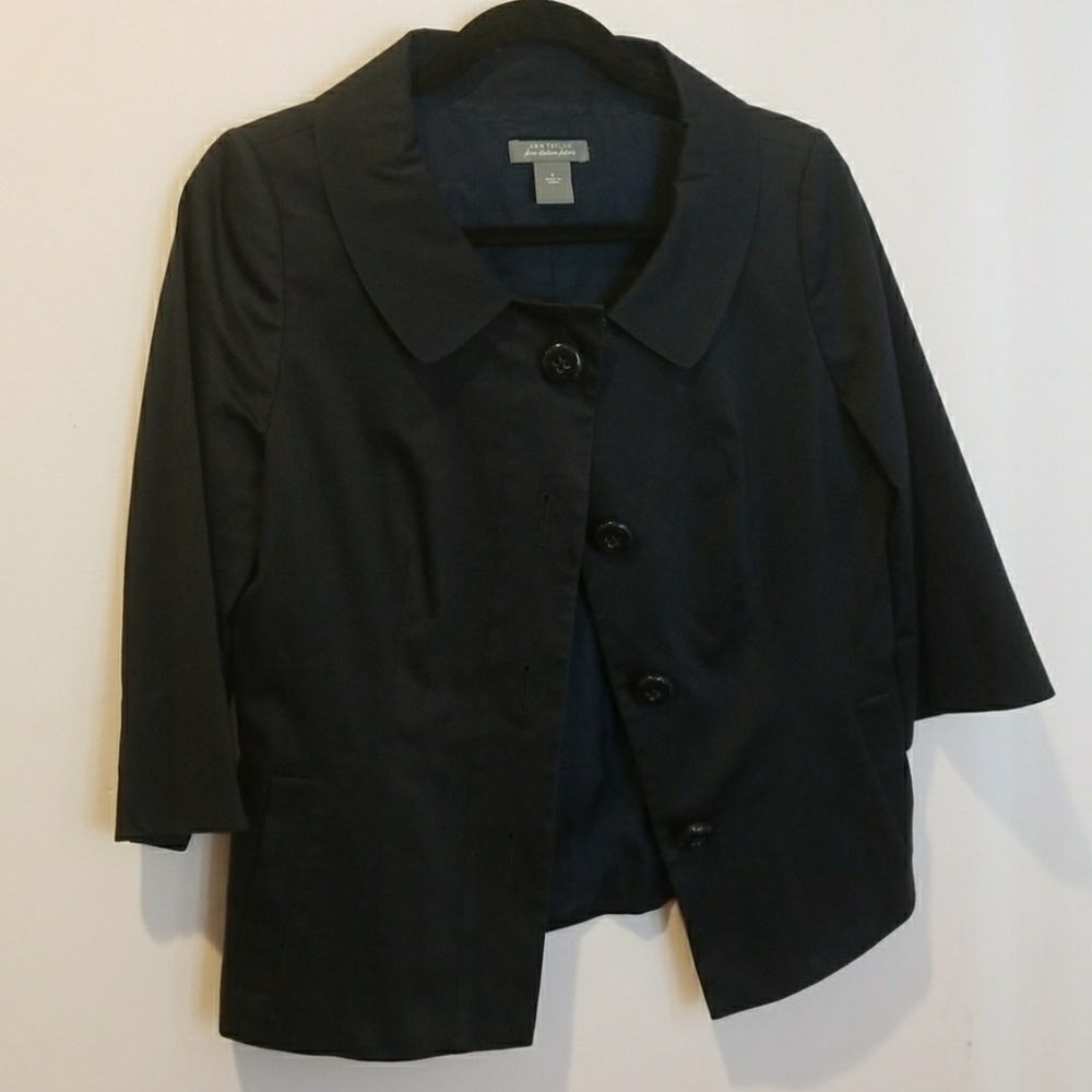 A dark navy blue 3/4 Sleeve jacket